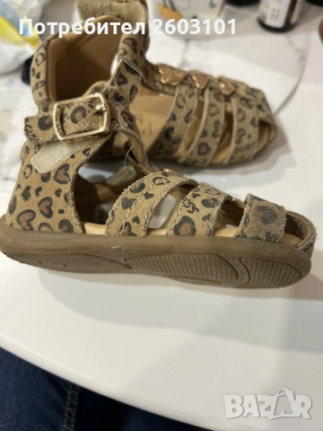 Детски сандали Guess, номер 21, снимка 2 - Детски сандали и чехли - 56330155