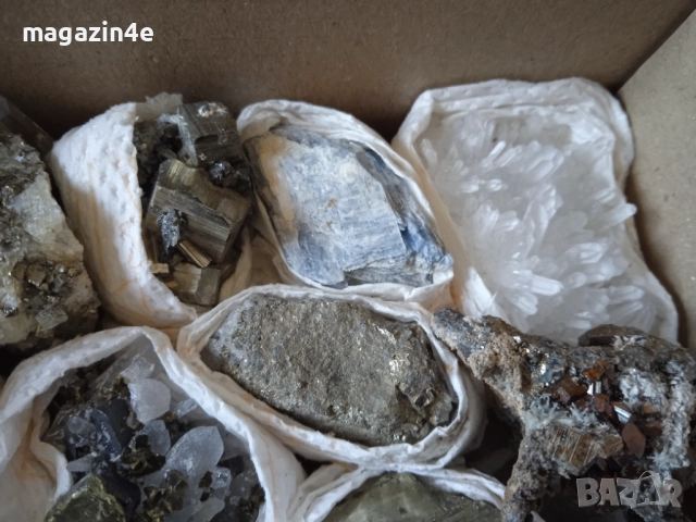 Sale, Кутия с минерали от България,естествени кристали и камъни, за колекционери геолози любители, , снимка 2 - Колекции - 51854546