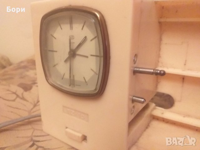 VEB  STERN TZ 10  T 100 Часовник с радио, снимка 12 - Радиокасетофони, транзистори - 29186586