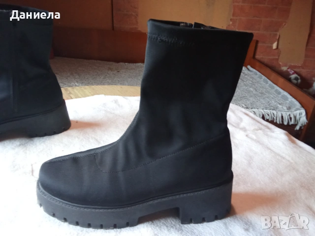 Продавам дамски елегантни обувки тип боти,, снимка 3 - Маратонки - 54335912