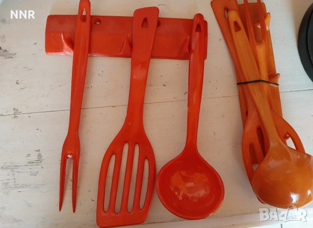 Комплект прибори за сервиране 