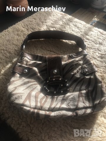 Дамска чанта GUESS, снимка 2 - Чанти - 31263240
