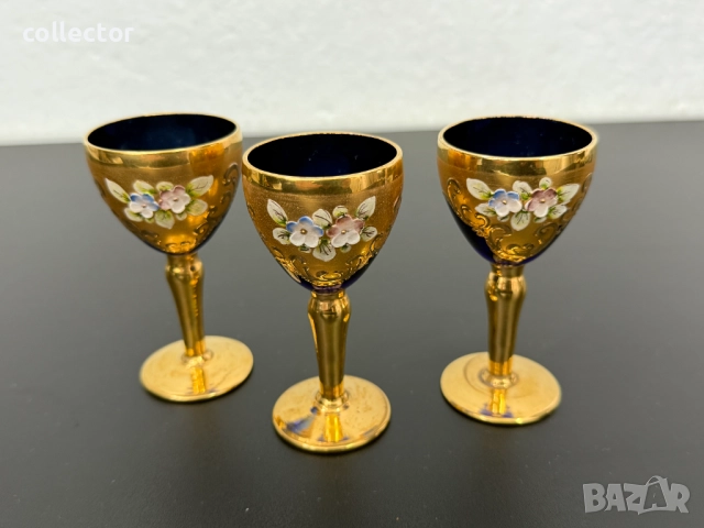 Три броя италиански чашки с позлата. №7495, снимка 2 - Антикварни и старинни предмети - 52063692