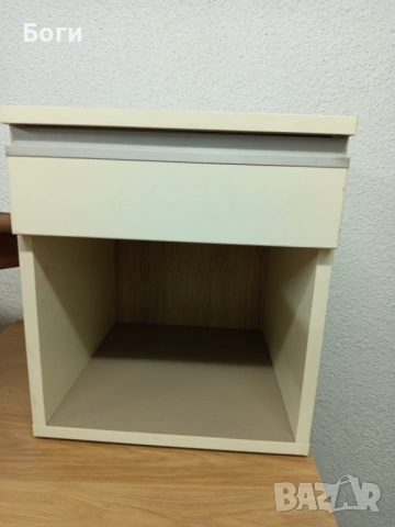 Нощно шкафче