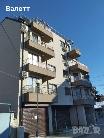 Продавам голям двустаен апартамент 