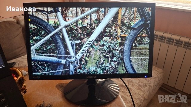 Запазен LED/LCD монитор Samsung, снимка 2 - Монитори - 54167933