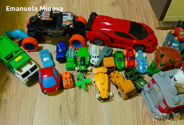 30 броя колички, две са с дистанционно , снимка 1