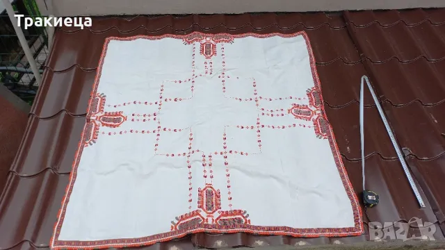 СТАРА БРОДИРАНА ПОКРИВКА КАРЕ , снимка 1