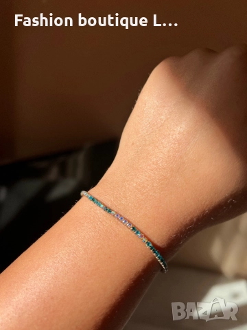 Златиста гривна с блестящи камъчета в тюркоазен цвят еластична е ❤️, снимка 3 - Гривни - 52248047