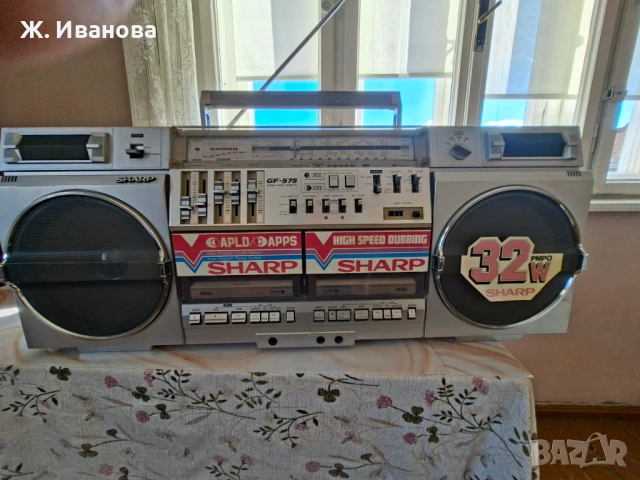 Продавам двукасетъчен касетофон с радио ШАРП