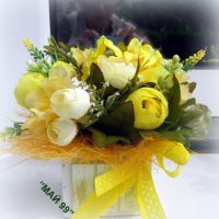 Дървена, бяла кашпа с цветя, снимка 2 - Подаръци за рожден ден - 37092937