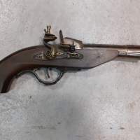 Красив кремъчен пистолет,пищов-запалка,оръжие, снимка 1 - Колекции - 44757116
