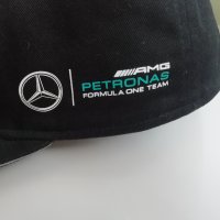 Mercedes Lewis Hamilton нова шапка с автограф AMG F1 Petronas Мерцедес Хамилтън , снимка 11 - Фен артикули - 37621320