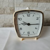 Стар часовник / будилник -Victoria 4 Rubine -Made in Romania - 1970г., снимка 2 - Антикварни и старинни предмети - 34454229