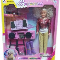 Кукла с атрактивна визия, диско водеща с касетофон и още аксесоари, снимка 1 - Кукли - 35159100