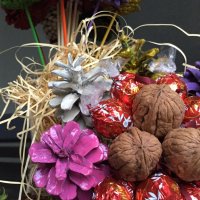 LOVE MANDARINE 🍊 Букет 💐 Бонбони LINDOR 🍬 Цветя Шишарки 🌲 Орех 🌰 Ръчна Изработка ⚒️, снимка 10 - Декорация за дома - 35129539