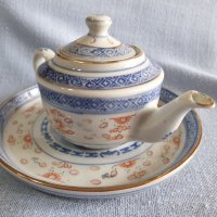 Миниатюрен порцеланов  чайник с поднос, снимка 3 - Други ценни предмети - 35305653