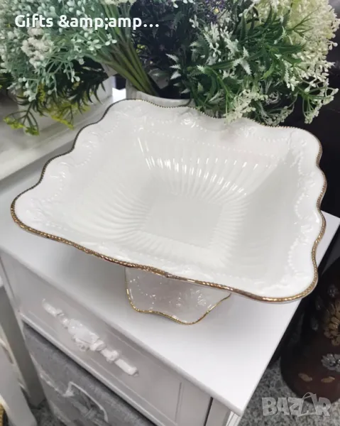 Красива порцеланова фруктиера на крак, снимка 1