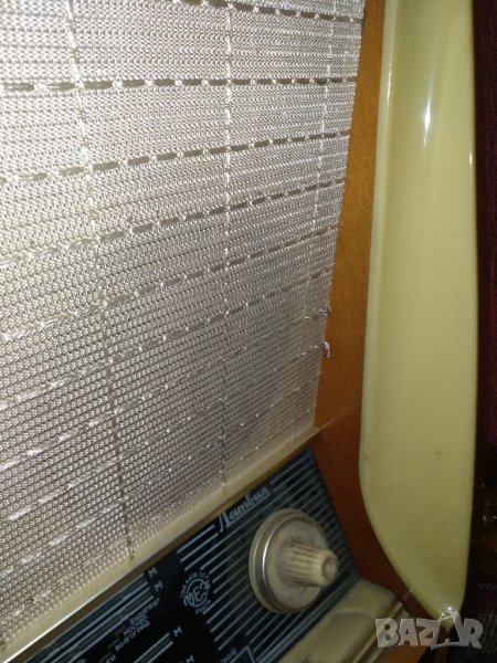 Ретро радио -грамофон "Латвия", снимка 1