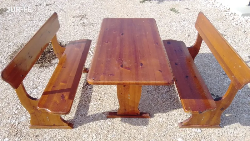 Дървена маса с пейки, снимка 1