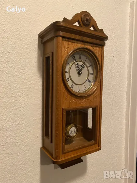 J. Schrenk Немски Стенен часовник с махало и батерии , снимка 1
