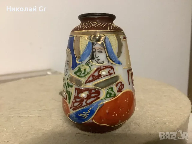 Декоративна ваза произведено в Китай порцелан ръчна изработка позлатен 1960 години височина 6 см, снимка 2 - Вази - 56118070