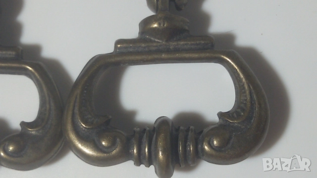 Лот две ретро дръжки от шкафчета; може би са месинг, но не съм сигурен, снимка 2 - Антикварни и старинни предмети - 51507270