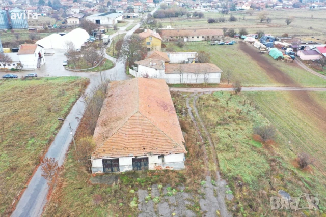 Склад в бивш стопански двор, снимка 1