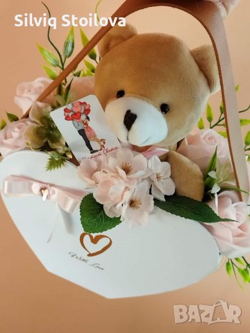 Кошница със сапунени цветя и мече, снимка 2 - Подаръци за жени - 39594567