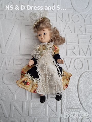 Порцеланова кукла с стойка , снимка 7 - Антикварни и старинни предмети - 34154523