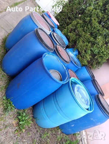 Бидони големи и малки