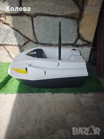 Лодка за захранка с две GPS точки