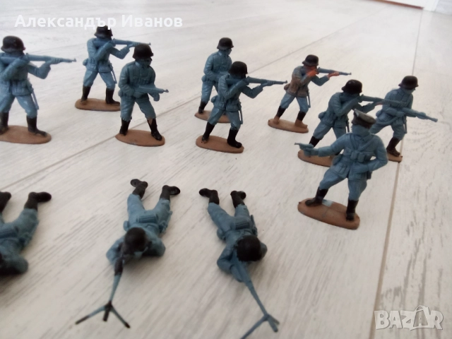 Лот стари,пластмасови войници от ВСВ. 1970-те г., снимка 12 - Колекции - 51891971