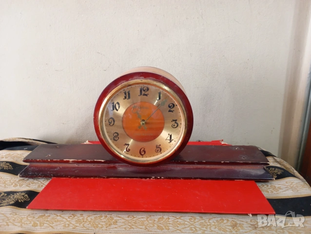 Настолен часовник