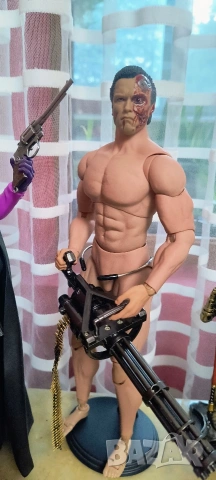 Екшън фигура на Арнолд Terminator800,30 см Battle Demage , снимка 9 - Колекции - 53989547