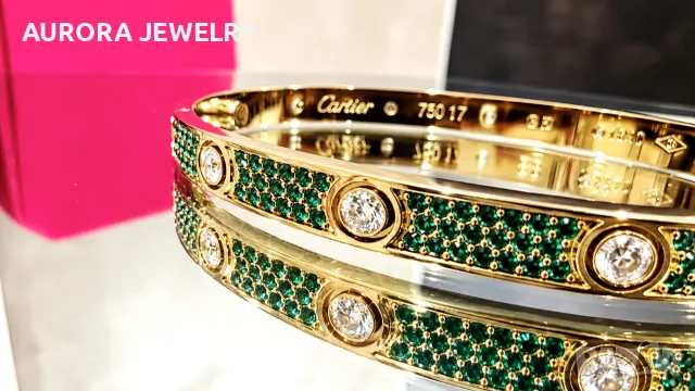 CARTIER Love Paved Capsule Gold 10 Green Tsavorite Diamonds Гривна с Отверка, снимка 2 - Гривни - 56017783