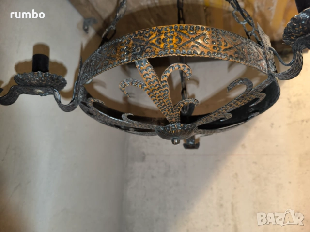 Продавам полилей с 2бр.стенни лампи