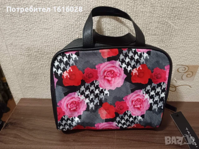 Козметична флорална чанта TAHARI, снимка 7 - Други - 51159098