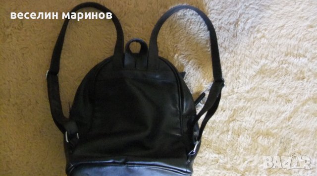 Продавам черна кожена раничка, снимка 2 - Раници - 40645875