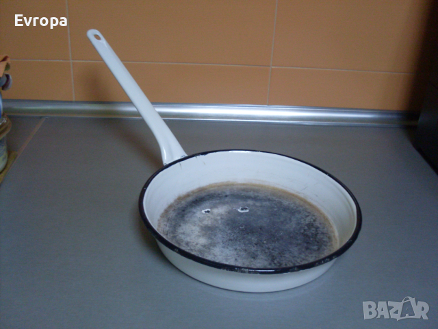 Емайлиран тиган- 24см., снимка 2 - Съдове за готвене - 44657459