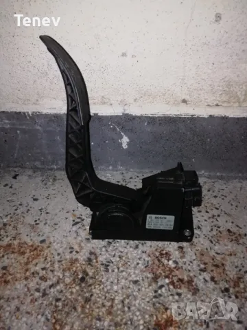 Mercedes-Benz Vito W639 Bosch педал за газта газов потенциометър Мерцедес Вито оригинален Бош 