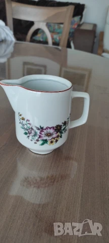 Каничка за мляко* Чинийка* Бг порцелан* " Китка" Цената е за двете, снимка 2 - Сервизи - 51099826