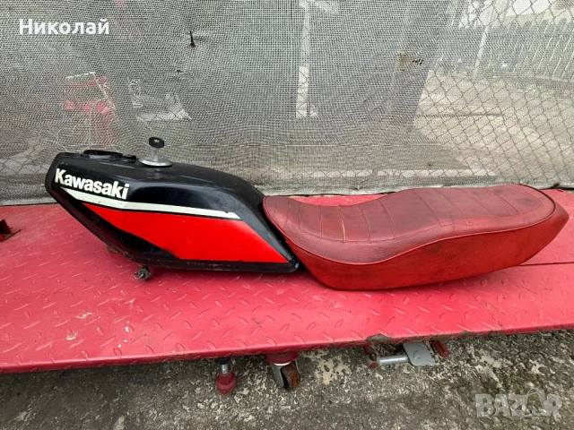 Резервоар и седалка за мотор 