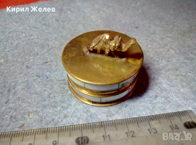 СТАРА БРОНЗОВА КУТИЙКА За ПУДРА БАЛСАМ МЕХЛЕМ и ДРУГО със СЛОНЧЕ Ръчно ИНКРУСТИРАНА със СЕДЕФ 47812, снимка 8 - Други ценни предмети - 47562293
