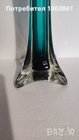 Висока тясна ваза от цветно стъкло с масивна удебелена основа, снимка 2 - Вази - 44719400