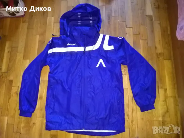 Горнище на Левски като ново марково на Ушлспорт с качулка против вода и вятър размер С/М