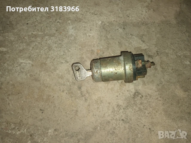 контактен ключ от стар автомобил, снимка 2 - Части - 50678143