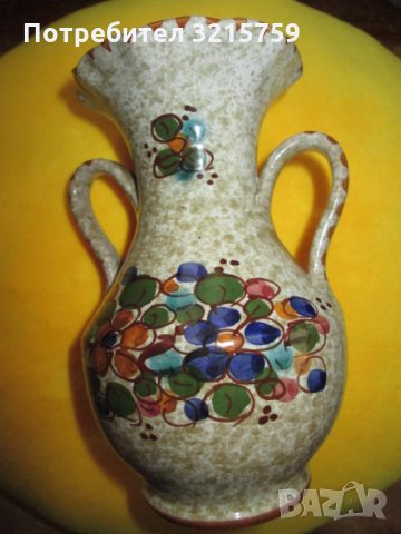 Керамична ваза ,ръчно изработена и рисувана