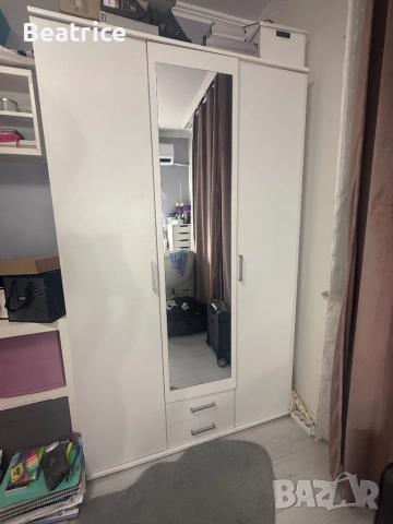 Гардероб двукрилен с огледало, снимка 1