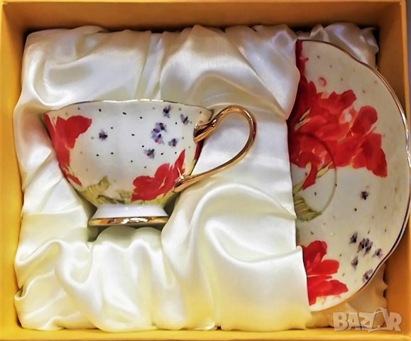 Комплект за кафе и чай от костен порцелан с червени цветя, снимка 4 - Коледни подаръци - 31062831